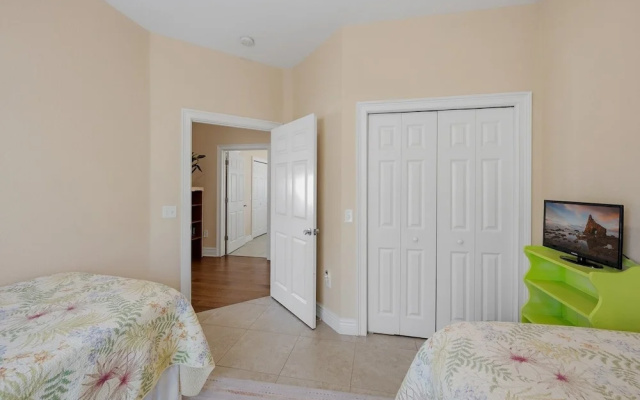 photo 5 of 102 6th St S-downstairs 3 Bedroom Home