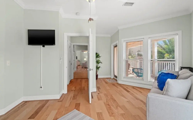 photo 5 of 104 Derondo St - Cs the Day