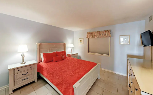 photo 4 of 105 South Ocean Boulevard Condo 3 Bedrooms 2 Bathrooms Condo