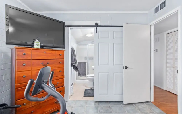 photo 2 of 105th Sun City 2 Bedroom Home by Redawning