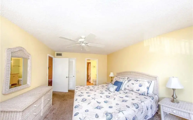 photo 5 of 106 Madeira Norte Condo by RedAwning