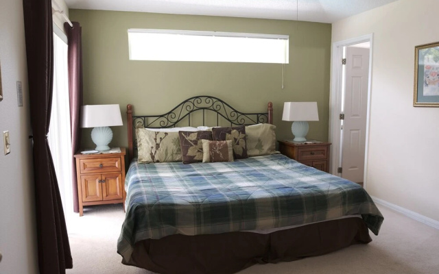 photo 4 of 1061 Lake Berkley Drive 4 Bedroom Home by Redawning