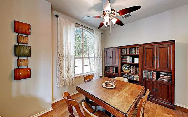 photo 3 of 10807 Dripping Springs - 3 Br Home