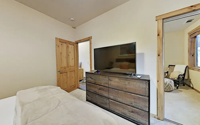 photo 5 of 10917cin 2 Bedroom Condo
