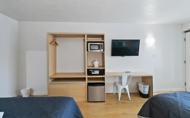 photo 5 of 1/1 Condo-hotel With Double bed and Community Pool Miles From Disney!