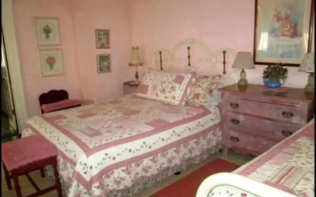 photo 2 of 11 Singleton House Bed & Breakfast