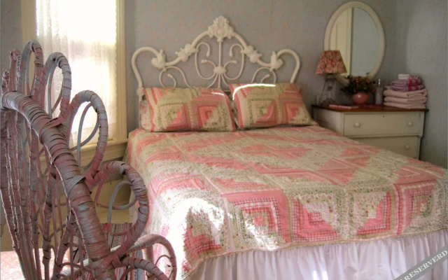 photo 4 of 11 Singleton House Bed & Breakfast