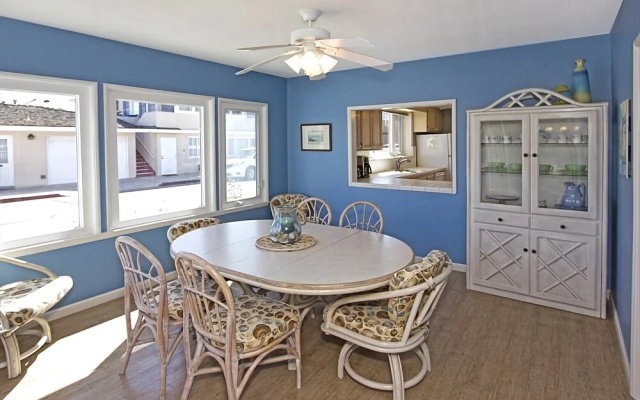 photo 4 of 1101 W Bay Ave Sml 4 Bedroom Home