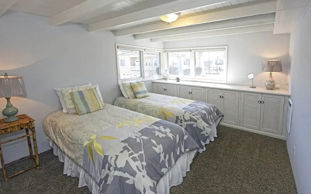 photo 5 of 1101 W Bay Ave Sml 4 Bedroom Home