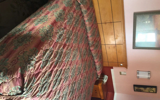 photo 2 of 112 Motel