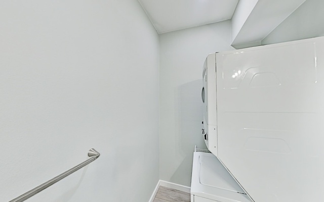 photo 2 of 1123bece 2 Bedroom Apts