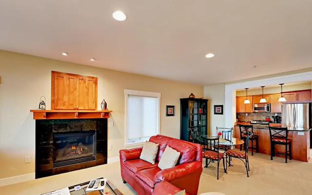 photo 2 of 1125 NW Spring St Condo Unit A-203