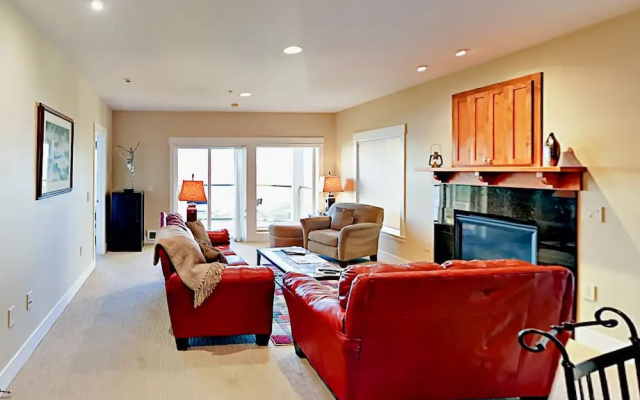 photo 3 of 1125 NW Spring St Condo Unit A-203