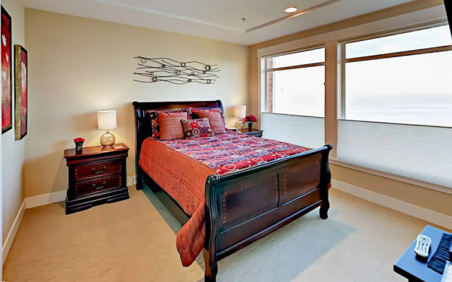 photo 5 of 1125 NW Spring St Condo Unit A-203