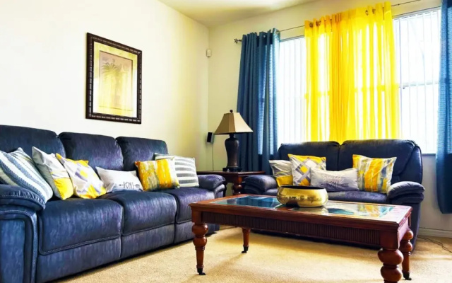 photo 2 of 1132 Two En Suites, Davenport, US