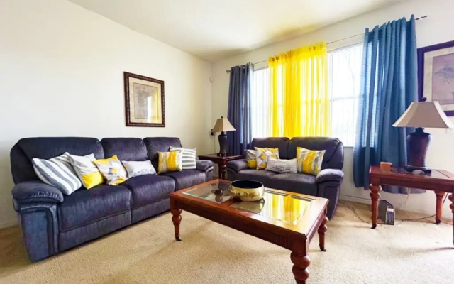 photo 3 of 1132 Two En Suites, Davenport, US