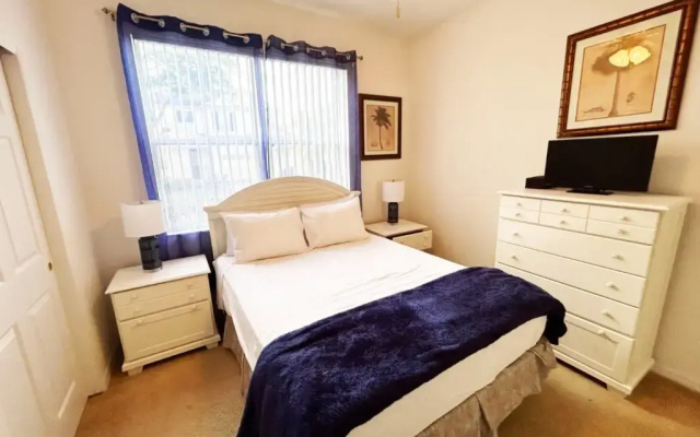 photo 4 of 1132 Two En Suites, Davenport, US