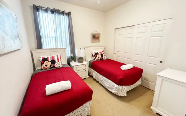 photo 5 of 1132 Two En Suites, Davenport, US