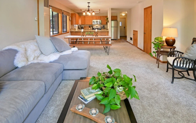 photo 2 of 11443 Northwoods Blvd House Unit B - 2 Br home by RedAwning