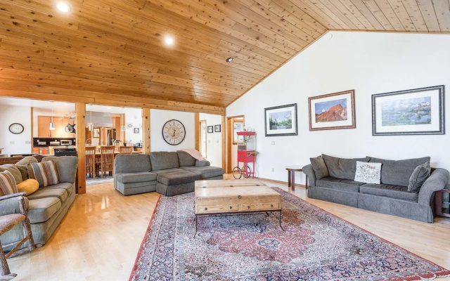 photo 4 of 11640 St Bernard Dr - 6 Br Home