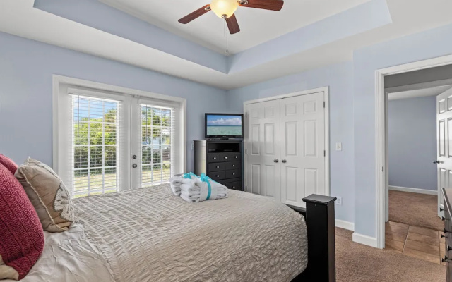 photo 2 of Charming 3bd/2ba Home Close to the Beach! Sleeps 8!