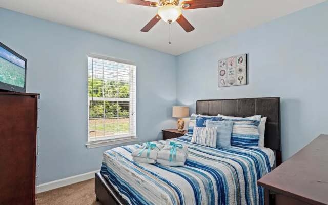 photo 4 of Charming 3bd/2ba Home Close to the Beach! Sleeps 8!