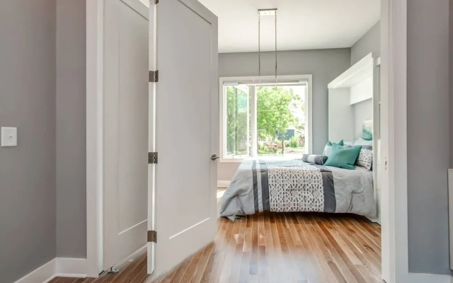 photo 3 of 12 South Luxury Townhome w/ Rooftop Deck Brand New!