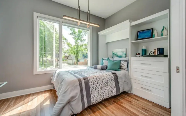 photo 4 of 12 South Luxury Townhome w/ Rooftop Deck Brand New!