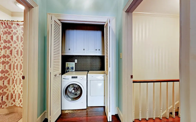 photo 3 of 125 E Liberty Home 2 Bedrooms 2.5 Bathrooms Townhouse