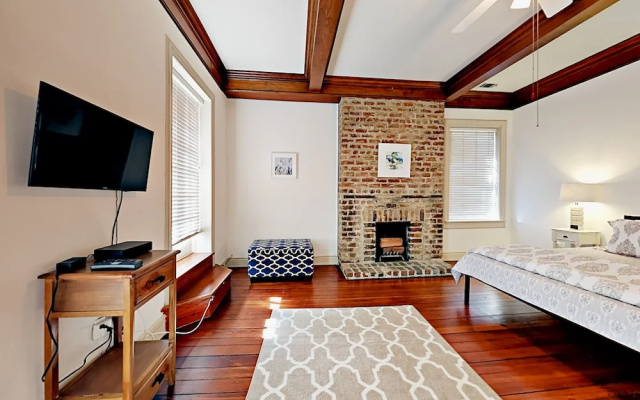 photo 5 of 125 E Liberty Home 2 Bedrooms 2.5 Bathrooms Townhouse