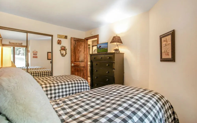 photo 4 of 125 Ridgepoint 3 Bedroom Townhouse by RedAwning