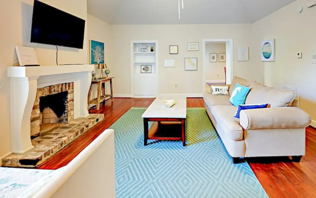 photo 3 of 127 E Liberty Townhouse Unit A 1 Bedroom 1.5 Bathroom Townhouse