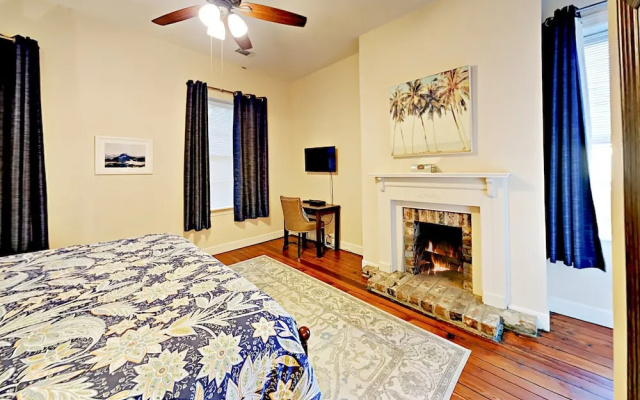 photo 5 of 127 E Liberty Townhouse Unit B 2 Bedrooms 1 Bathroom Townhouse