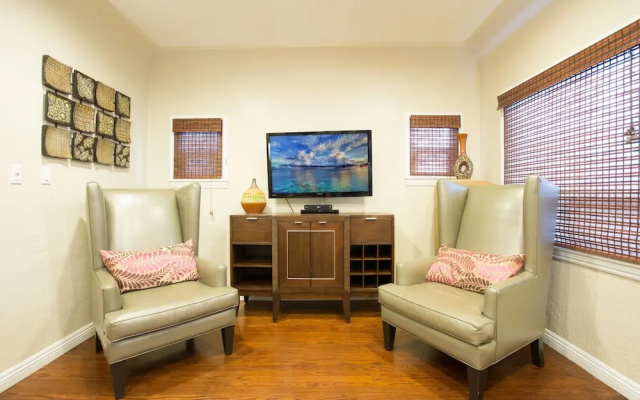 photo 3 of 128 39th Street A (68438) - 2 Br townhouse by RedAwning