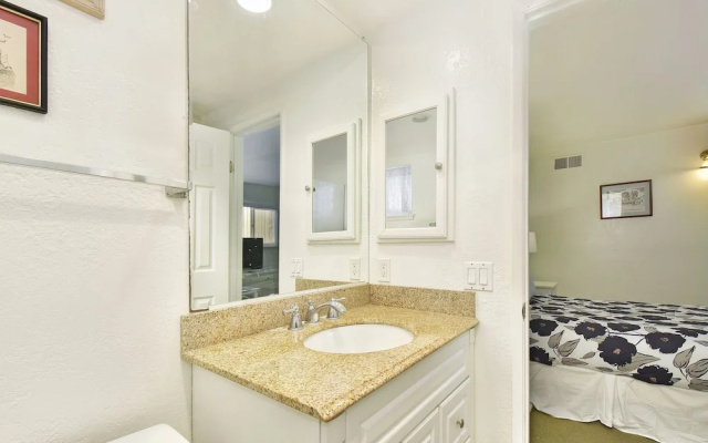 photo 4 of 129 27th St Yipa 1 Bedroom Duplex