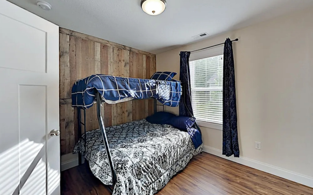 photo 5 of 12coolsp 2 Bedroom Home
