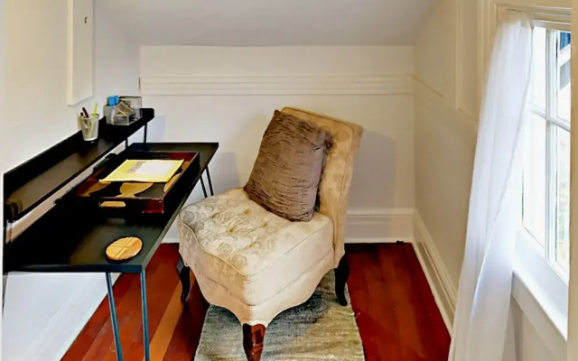 photo 4 of 1302 N 49th St Apartment Upper Unit
