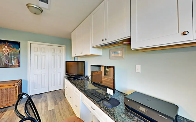 photo 3 of 1313 S Magnolia St Home - 3 Br home by RedAwning