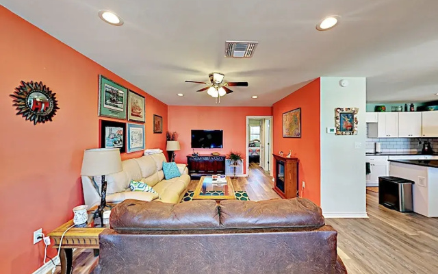 photo 5 of 1313 S Magnolia St Home - 3 Br home by RedAwning