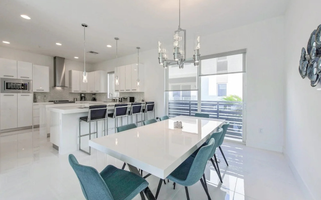 photo 3 of 1315 North Ocean Blvd Townhouse by RedAwning