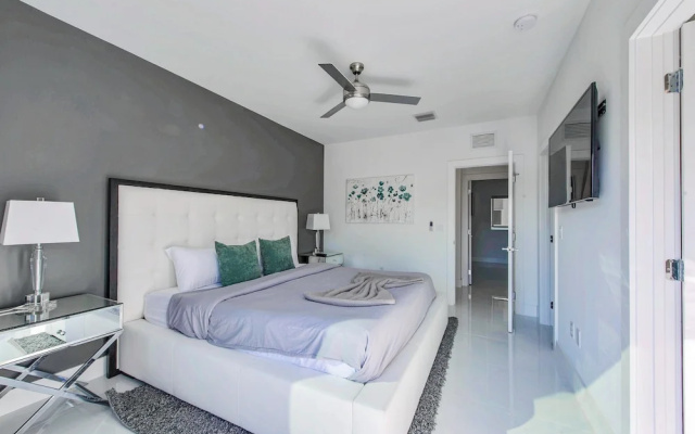 photo 4 of 1315 North Ocean Blvd Townhouse by RedAwning