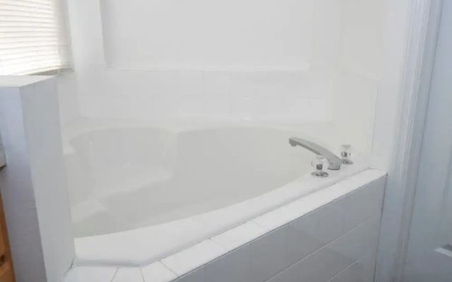 photo 4 of 133 Beautiful 5BD Home With Lake View