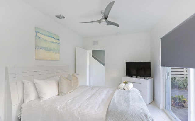 photo 4 of 1387 N Ocean Townhouse - 4 Br townhouse by RedAwning