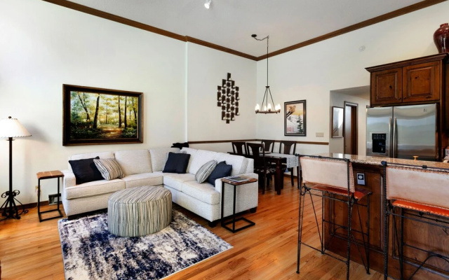 photo 4 of 14 Casa Del Sol 3 Bedroom Townhouse by Redawning