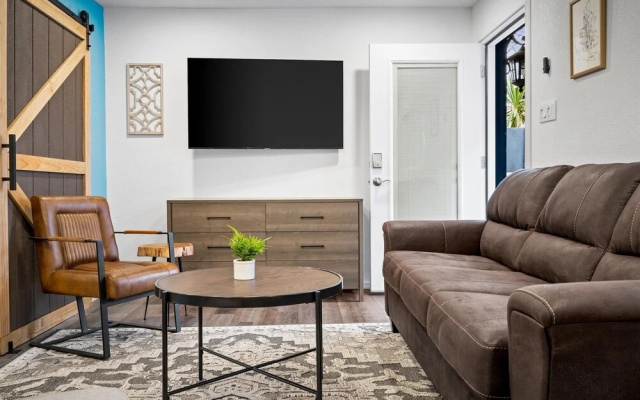 photo 3 of 14 Chelsea Place 1 Bedroom Condo by RedAwning