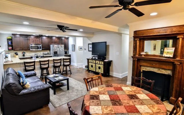 photo 3 of 140 Twelfth South East #1079 2 Bedrooms 2 Bathrooms Apts
