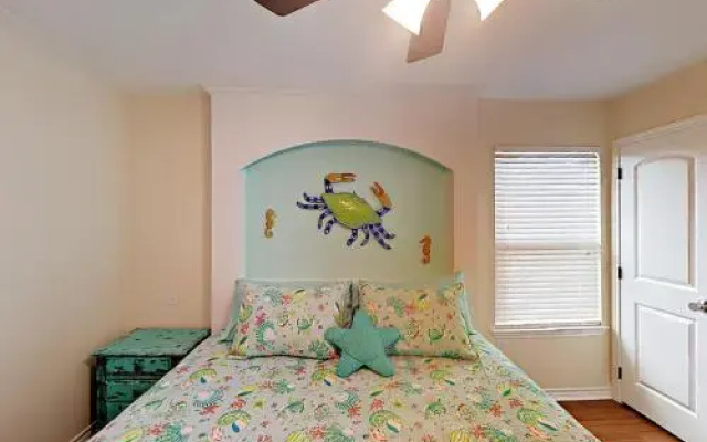 photo 3 of 1420 Live Oak Home - 2 Br home by RedAwning