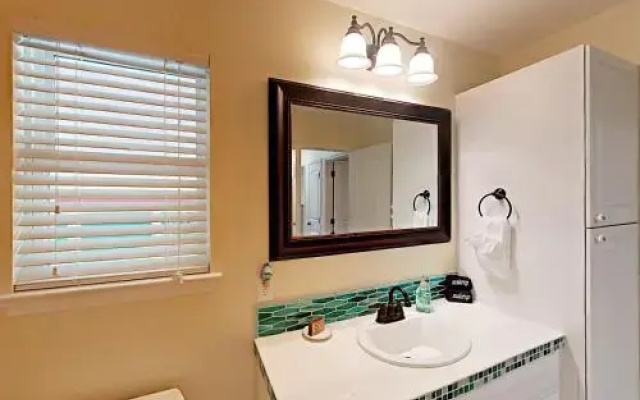 photo 5 of 1420 Live Oak Home - 2 Br home by RedAwning