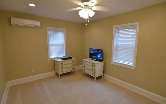 photo 2 of 1424 Northwest Townhome #1042 - 3 Br Townhouse