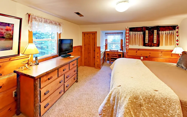 photo 2 of 1498 Pine Home 4 Bedrooms 2.5 Bathrooms Home